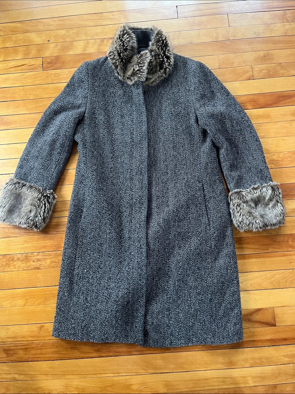 Women's Tweed Coat with Faux Fur Trim